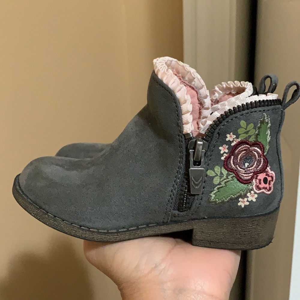 Toddler size 9 booties